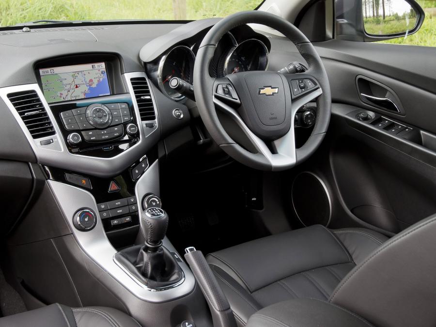 Chevrolet Cruze Hatchback 2011 года  (UK) (фото 20 из 43)